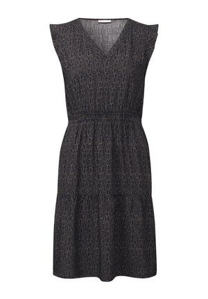 Robe noire avec un décolleté en V et des manches flottantes. Présente un motif texturé de lignes verticales et une taille élastique, avec une jupe à volants.