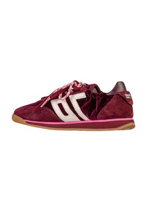 Low-top burgundy suede sneaker with pink and white accents, pink laces, and a gum sole, viewed from the outer side.