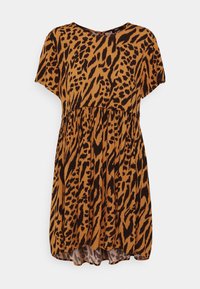 Kortärmad knälång klänning med brun och svart djurmönster och rund halsringning, med en samlad midja och lätt utställd kjol.