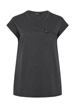 Czarna damska koszulka z krótkim rękawem i dekoltem w serek, z małą klapką na lewej piersi zabezpieczoną dwoma guzikami.