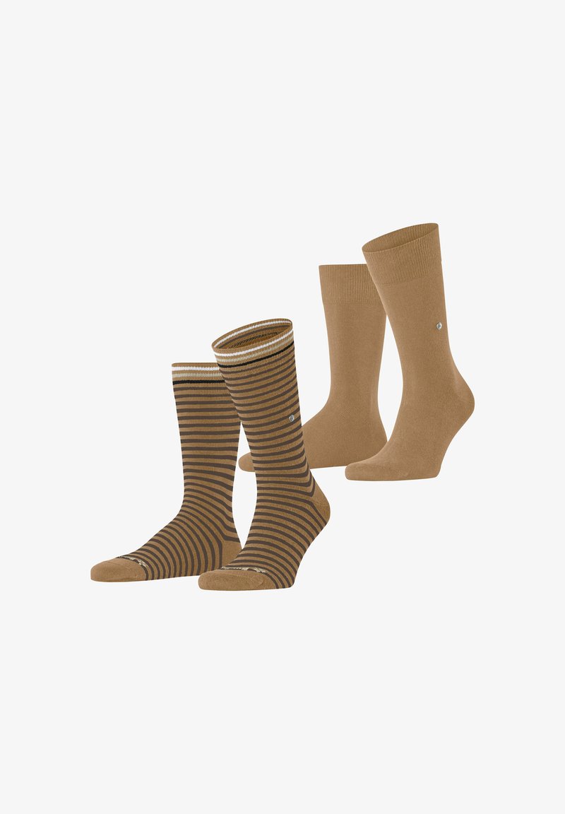 Deux paires de chaussettes brunes mi-mollet, l'une de couleur unie et l'autre avec des rayures horizontales noires et des bandes blanches en haut.