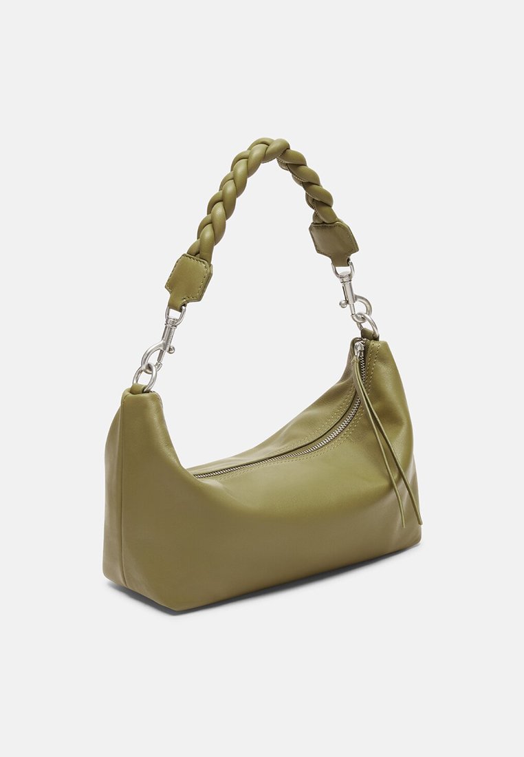 Olivgrüne Lederhandtasche mit einem geflochtenen Schultergurt und einem oberen Reißverschluss mit zwei Leder-Zippern.