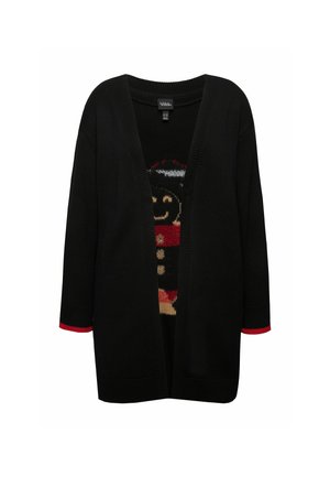 Černý kardigan volnějšího střihu, pletená textura, otevřený přední díl, se širokým designem barevného perníkového muže na vnitřní straně a červenými akcenty na rukávech.