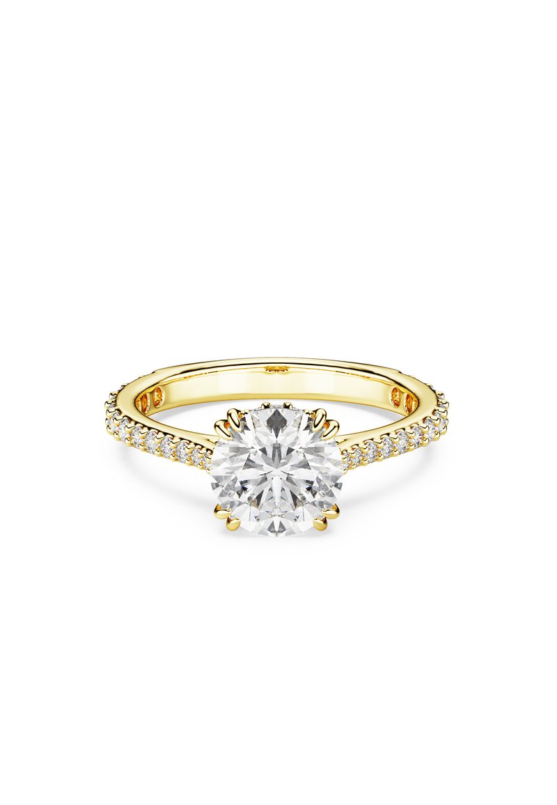 Anello con diamante taglio rotondo in oro giallo, dotato di una fascia texturizzata e piccole pietre decorative lungo il gambo per un ulteriore splendore.