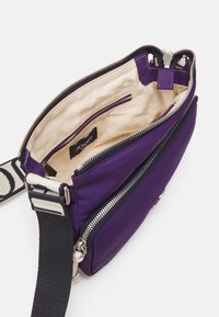 JOOP! Jeans LIETISSIMO JASMINA SHOULDER - Borsa a tracolla - purple