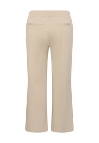 Beige gekürzte Hose mit elastischem Bund und zwei Paspeltaschen auf der Rückseite, gerade geschnitten.