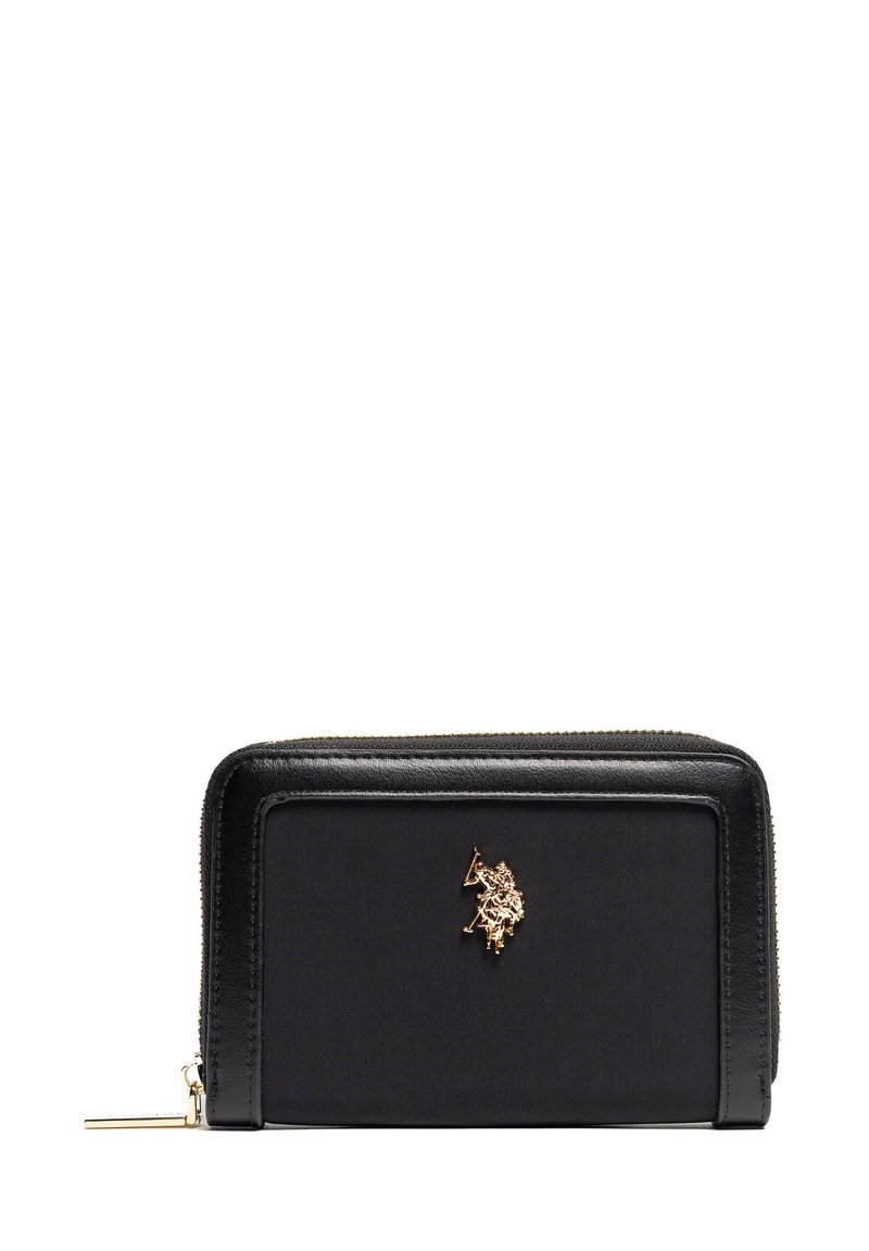 Czarny portfel na zamek, wykonany z materiału skórzanego i tekstylnego; posiada złoty akcent logo oraz zwartą prostokątną formę.