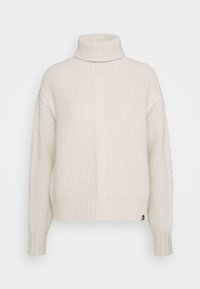 Biały sweter dziergany na drutach z wysokim kołnierzem, o fakturowanym wzorze, opuszczanych ramionach oraz ściągaczach na mankietach i dole. Posiada małe logo z boku.