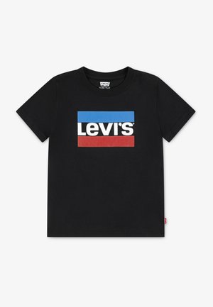 Tricou negru din bumbac cu un logo mare Levi's alb, încadrat de un dreptunghi albastru și roșu. Guler clasic rotund și mâneci scurte.
