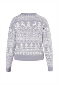 Lichtpaars gebreid sweater met witte rendieren, bomen en sneeuwvlokken in een herhalend patroon. Ribbelboorden en onderrand. Achteraanzicht.