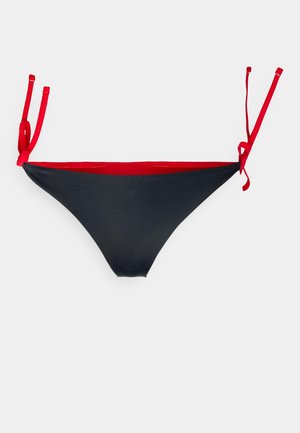 Alle Triangle swimsuit im Blick
