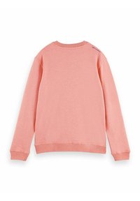 Mjukt rosa långärmad sweatshirt med ribbade muddar och fåll, rund halsringning och liten mörk text på övre axeln.