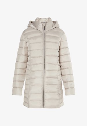 Chaqueta acolchada beige claro con capucha, que presenta un diseño de acolchado horizontal, textura suave y brillante, y un cierre frontal con zipper.