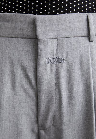 032c WIDE LEG SUIT TROUSERS UNISEX - Hlače - grey melange