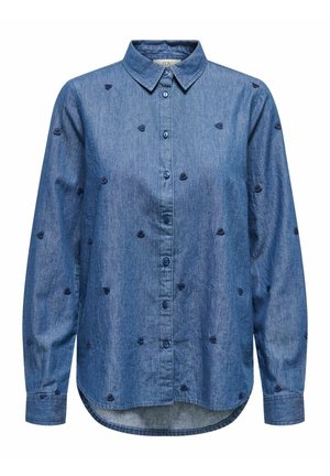 Camicia di jeans con colletto button-down, maniche lunghe e ricamo a forma di cuore blu navy su sfondo azzurro chiaro. Orlo sagomato.