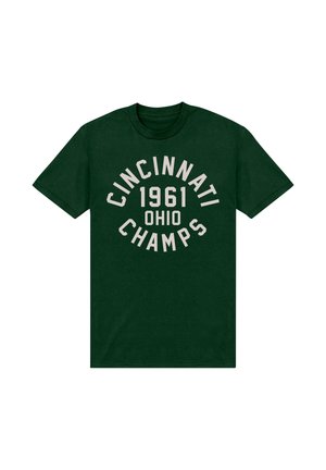 Ciemnozielona koszulka z beżowym napisem "CINCINNATI 1961 OHIO CHAMPS" ułożonym w okrągły wzór z przodu.