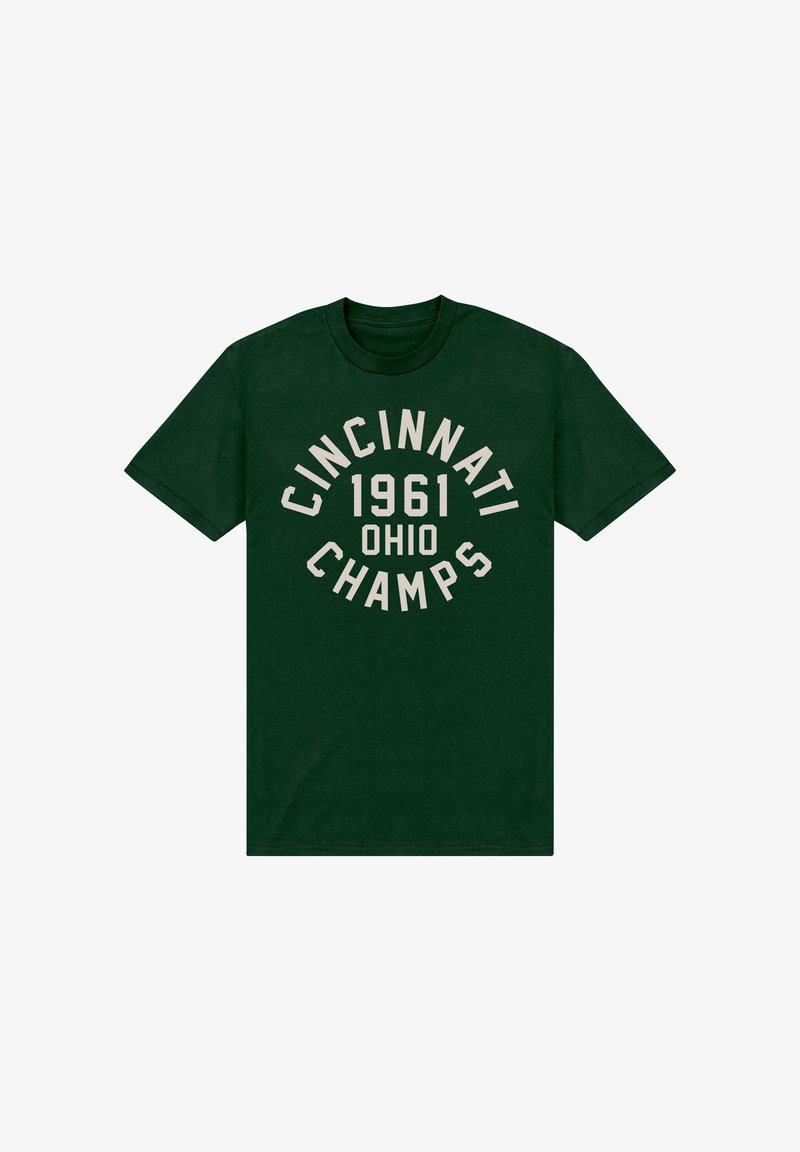 Tmavě zelené tričko s béžovým nápisem "CINCINNATI 1961 OHIO CHAMPS" uspořádaným do kruhového designu na přední straně.