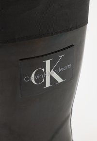 bottes calvin klein caoutchouc