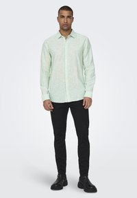 Only & Sons ONSCAIDEN STRIPE SHIRT - Majica - greenbriar