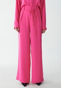 BWLDR MILLER - Auduma bikses - hot pink