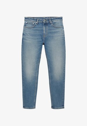 Jeans di denim blu con vestibilità conica, cinque tasche, chiusura con bottone e cerniera, e leggera scoloritura su cosce e ginocchia.