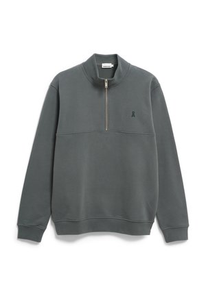 Sweatshirt gris à col montant et fermeture éclair quart. Fabriqué en tissu doux, avec un logo vert sur la poitrine et des poignets côtelés.