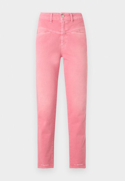 Τζιν στενής γραμμής με ψηλή μέση σε έντονο ροζ χρώμα με μπροστινές τσέπες, θηλιές για ζώνη και κλείσιμο με μεταλλικό κουμπί.