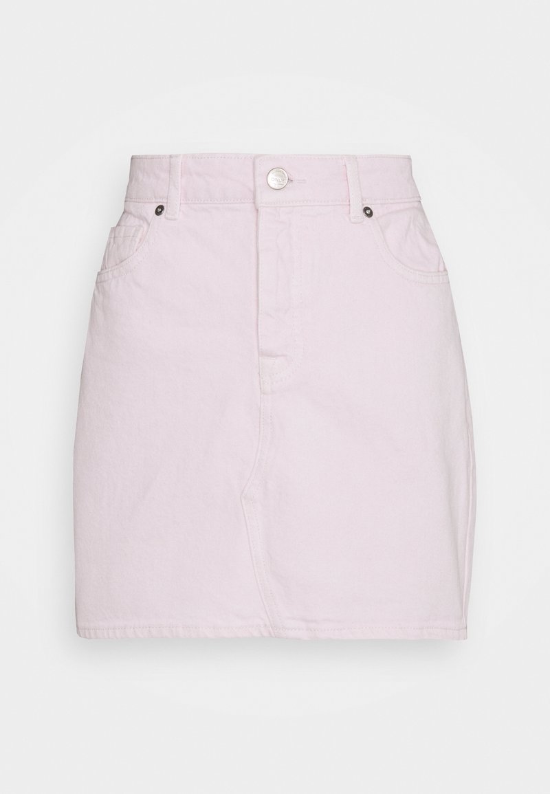 Jupe en denim rose pâle à taille haute, avec une fermeture à boutons sur le devant, deux poches latérales et une coupe droite. Texture de tissu lisse.