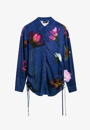 Camicia a maniche lunghe in tessuto denim blu scuro con grandi stampe floreali in rosa, bianco e verde. Include lacci regolabili sui lati.
