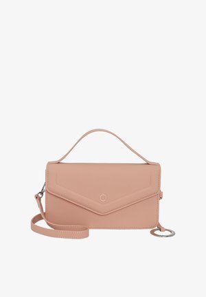 Borsa a tracolla in finta pelle rosa con chiusura a pattina, tracolla regolabile e un accento a chiave circolare. Presenta una texture liscia e un design minimal.