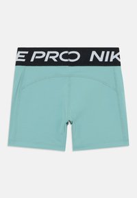 Jasnoniebieskie szorty sportowe z czarnym pasem w talii z białym napisem "NIKE PRO". Wykonane z elastycznej tkaniny z przeszyciami.