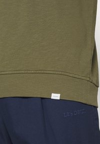 Les Deux Felpa - olive