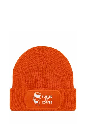 MIT PATCH SPRUCH FUELED BY COFFEE - Beanie - orange