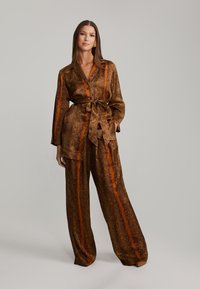 ANDIATA KARIE - Pantaloni - orange/brown