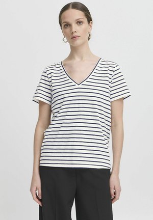 T-shirt a righe con maniche corte e scollatura a V, di colore bianco con righe marine, realizzato in tessuto morbido, con vestibilità comoda e senza decorazioni visibili.