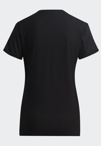 T-shirt nero a maniche corte con un motivo esagonale testurizzato. Design classico con collo rotondo. Realizzato in tessuto leggero e traspirante.