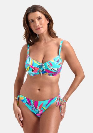 Ensemble de bikini coloré comprenant un haut à motifs avec des bretelles ajustables et un détail en nœud, assorti d'un bas à nouer sur le côté dans des couleurs vives.