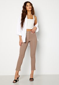 Bubbleroom HIGH WAIST STRETCHY ANKLE  SUIT TROUSERS - Broek - light brown