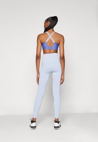 Under Armour TRAIN SEAMLESS - Leggings - celeste/white