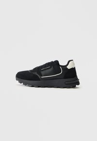 Sporta apavi - black/off white