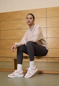 Champion RD18 2.0 - Basketballsko - pink/offwithe
