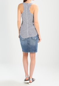 GAP Top - dark blue