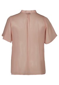 Blouse rose à manches courtes avec une texture plissée, présentant un col rond et un détail de dos en forme de clef. Tissu doux et léger.