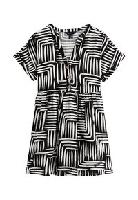 Zwart-wit korte mouwen jurk met een V-hals, knoopsluiting en een gedurfde abstracte streepjespatroon; een gathered taille geeft volume.