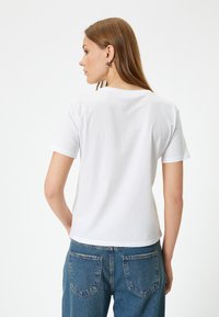 Koton - T-shirt z nadrukiem