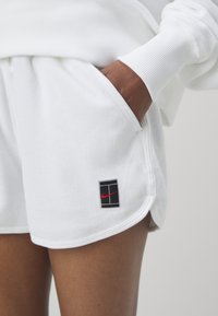 Nike Performance HERITAGE - Spordišortsid - white