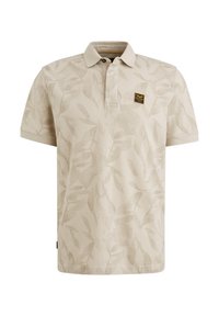 Polo beige clair avec un motif de feuilles subtil, manches courtes, col classique et une étiquette logo sur la poitrine.