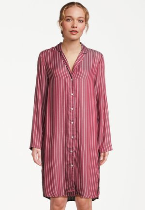 Abito camicia lungo color maroon con strisce verticali bianche, chiusura frontale con bottoni, colletto e maniche lunghe. Realizzato in tessuto liscio e leggero.