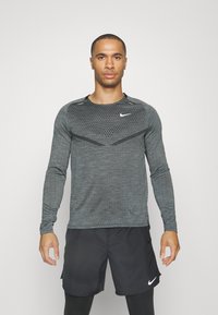 nike performance techknit ultra
