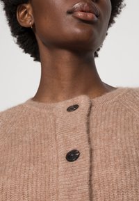 Selected Femme Kardigan - brown